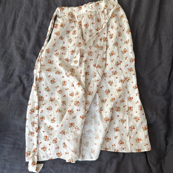 Reformation Lara Linen Floral Two Piece 8 - Picture 6 of 11